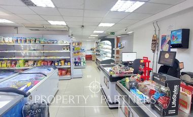 Local comercial de dos pisos con acceso desde la calle en eje Irarrázaval