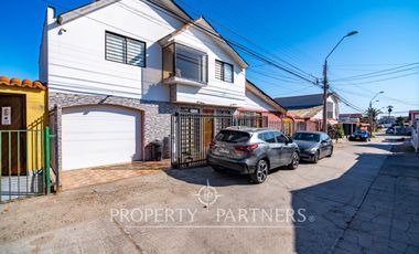 Casa remodelada en sector La Pampa