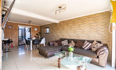 Casa remodelada en sector La Pampa