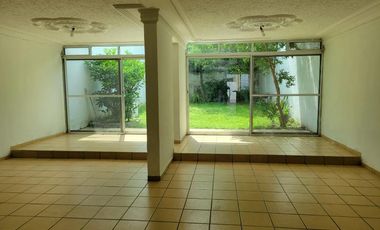 Casa en Calle Monte Olimpo, cerca del Estadio Jalisco