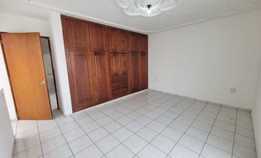 Casa en Calle Monte Olimpo, cerca del Estadio Jalisco