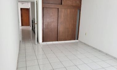 Casa en Calle Monte Olimpo, cerca del Estadio Jalisco