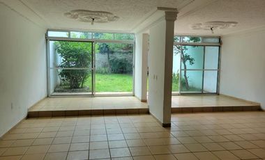 Casa en Calle Monte Olimpo, cerca del Estadio Jalisco