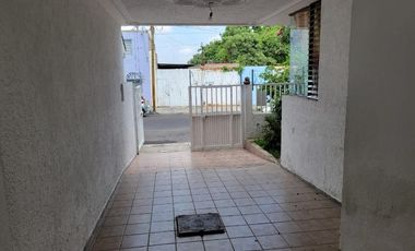 Casa en Calle Monte Olimpo, cerca del Estadio Jalisco