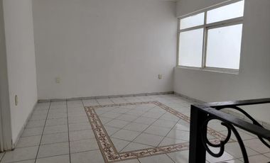 Casa en Calle Monte Olimpo, cerca del Estadio Jalisco