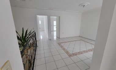 Casa en Calle Monte Olimpo, cerca del Estadio Jalisco