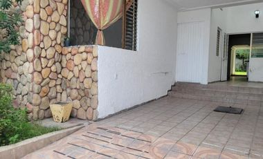 Casa en Calle Monte Olimpo, cerca del Estadio Jalisco