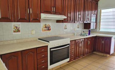 Casa en Calle Monte Olimpo, cerca del Estadio Jalisco