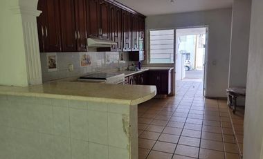 Casa en Calle Monte Olimpo, cerca del Estadio Jalisco