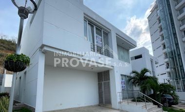 VENTA de CASAS en LOS PATIOS