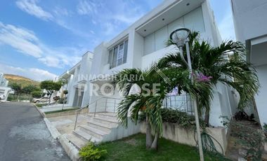 VENTA de CASAS en LOS PATIOS