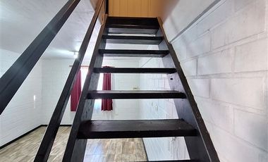 Casa en Venta en Calle Los Cardos, Sector Poniente Los Angeles