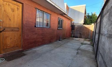 Casa en Venta en Calle Los Cardos, Sector Poniente Los Angeles