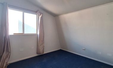 Casa en Venta en Calle Los Cardos, Sector Poniente Los Angeles