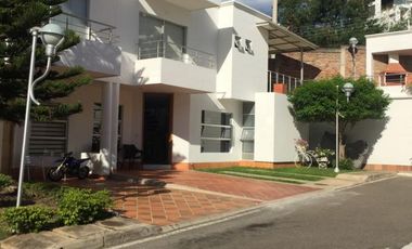 VENTA de CASAS en LOS PATIOS