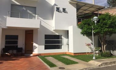 VENTA de CASAS en LOS PATIOS