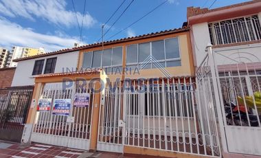 VENTA de CASAS en LOS PATIOS