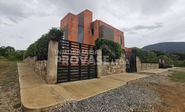 VENTA de CASAS en LOS PATIOS