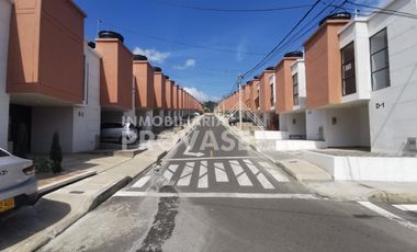 VENTA de CASAS en VILLA DEL ROSARIO