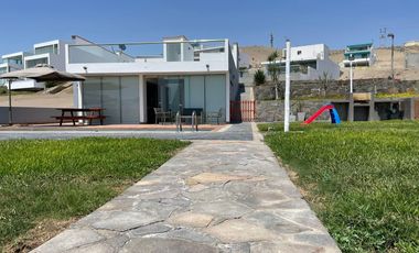 SE VENDE LINDA CASA EN LA PLAYA HONDA, CERRO AZUL