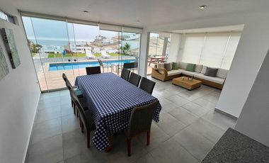 SE VENDE LINDA CASA EN LA PLAYA HONDA, CERRO AZUL