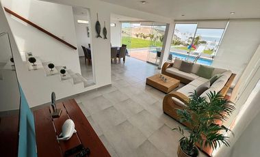 SE VENDE LINDA CASA EN LA PLAYA HONDA, CERRO AZUL