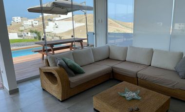 SE VENDE LINDA CASA EN LA PLAYA HONDA, CERRO AZUL