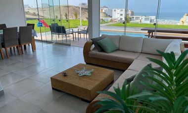 SE VENDE LINDA CASA EN LA PLAYA HONDA, CERRO AZUL