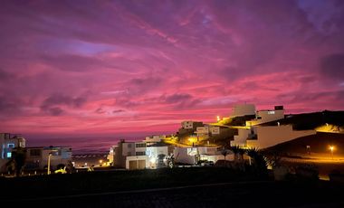 SE VENDE LINDA CASA EN LA PLAYA HONDA, CERRO AZUL