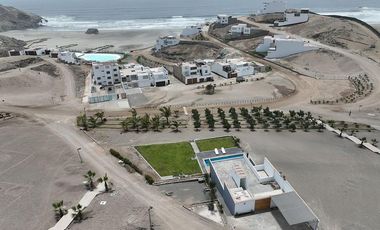 SE VENDE LINDA CASA EN LA PLAYA HONDA, CERRO AZUL
