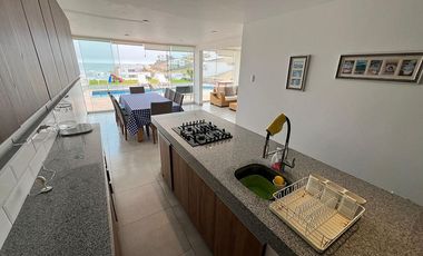 SE VENDE LINDA CASA EN LA PLAYA HONDA, CERRO AZUL