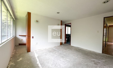 Casa en RENTA en las Águilas con gran jardín y espacios amplios