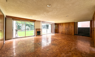 Casa en RENTA en las Águilas con gran jardín y espacios amplios