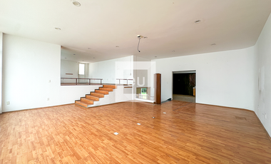 Casa en RENTA en las Águilas con gran jardín y espacios amplios