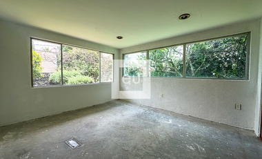 Casa en RENTA en las Águilas con gran jardín y espacios amplios