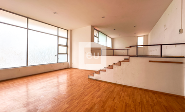 Casa en RENTA en las Águilas con gran jardín y espacios amplios