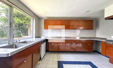 Casa en RENTA en las Águilas con gran jardín y espacios amplios