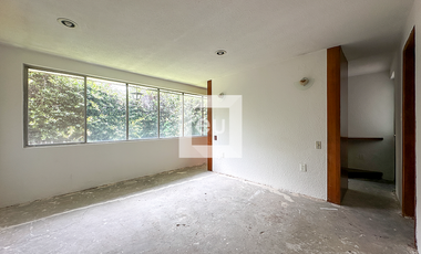 Casa en RENTA en las Águilas con gran jardín y espacios amplios