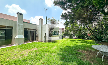 Casa en RENTA en las Águilas con gran jardín y espacios amplios