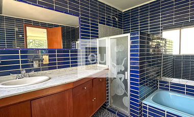 Casa en RENTA en las Águilas con gran jardín y espacios amplios