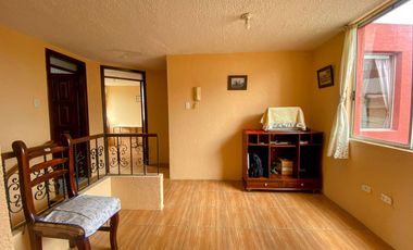 Casa en Venta /Mitad del Mundo