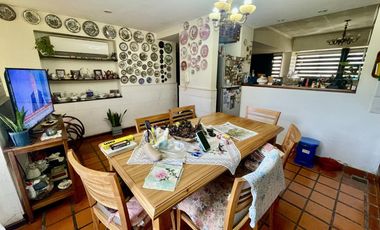 Casa con patio, quincho y pileta