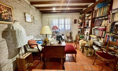 Casa con patio, quincho y pileta