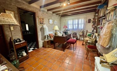 Casa con patio, quincho y pileta