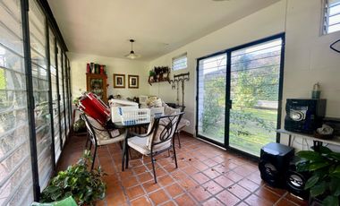 Casa con patio, quincho y pileta