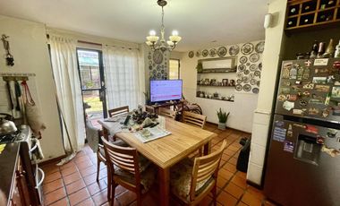 Casa con patio, quincho y pileta