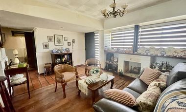 Casa con patio, quincho y pileta