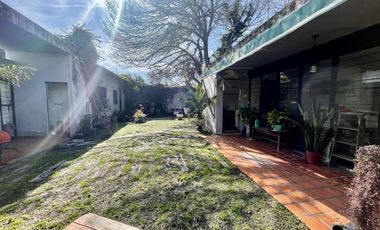 Casa con patio, quincho y pileta