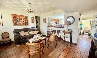 Casa con patio, quincho y pileta