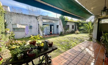 Casa con patio, quincho y pileta